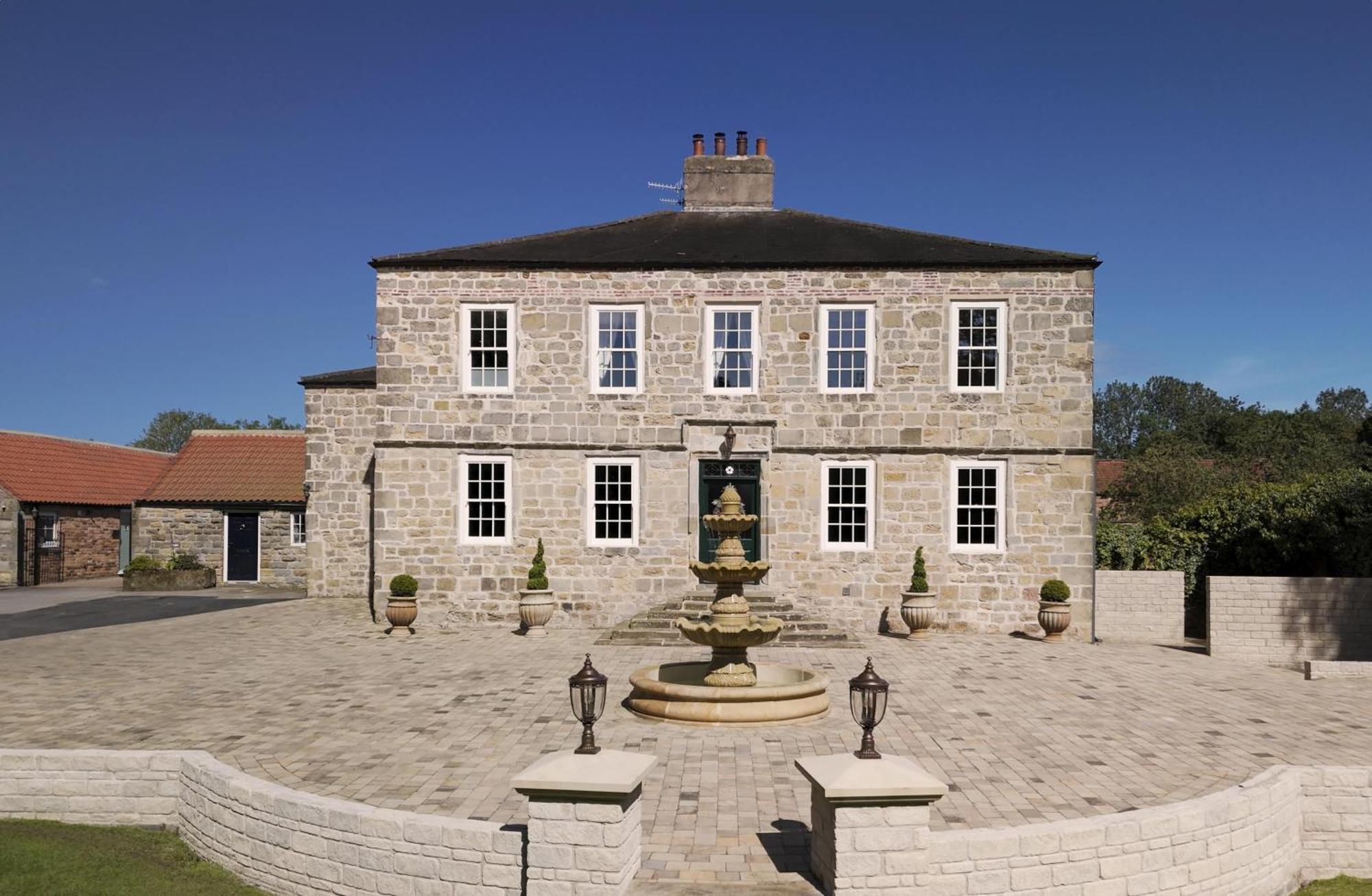 Killerby Old Hall With Hot Tub And Swimming Pool Scarborough Exterior photo