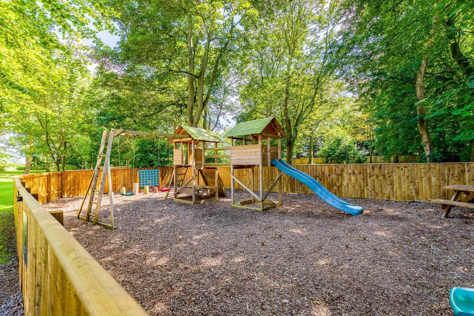 Killerby Old Hall With Hot Tub And Swimming Pool Scarborough Exterior photo
